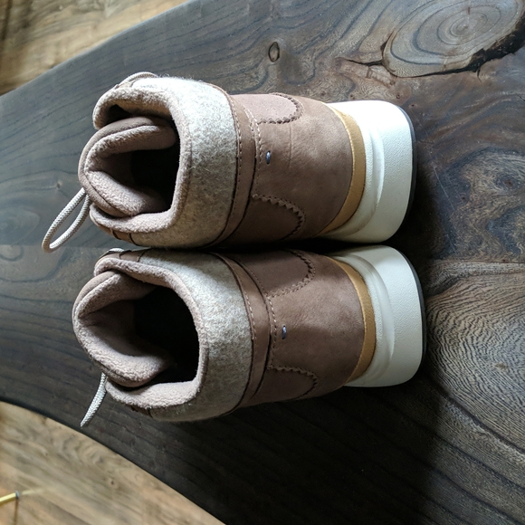 Tom's Boots NWOT - Picture 3 of 6